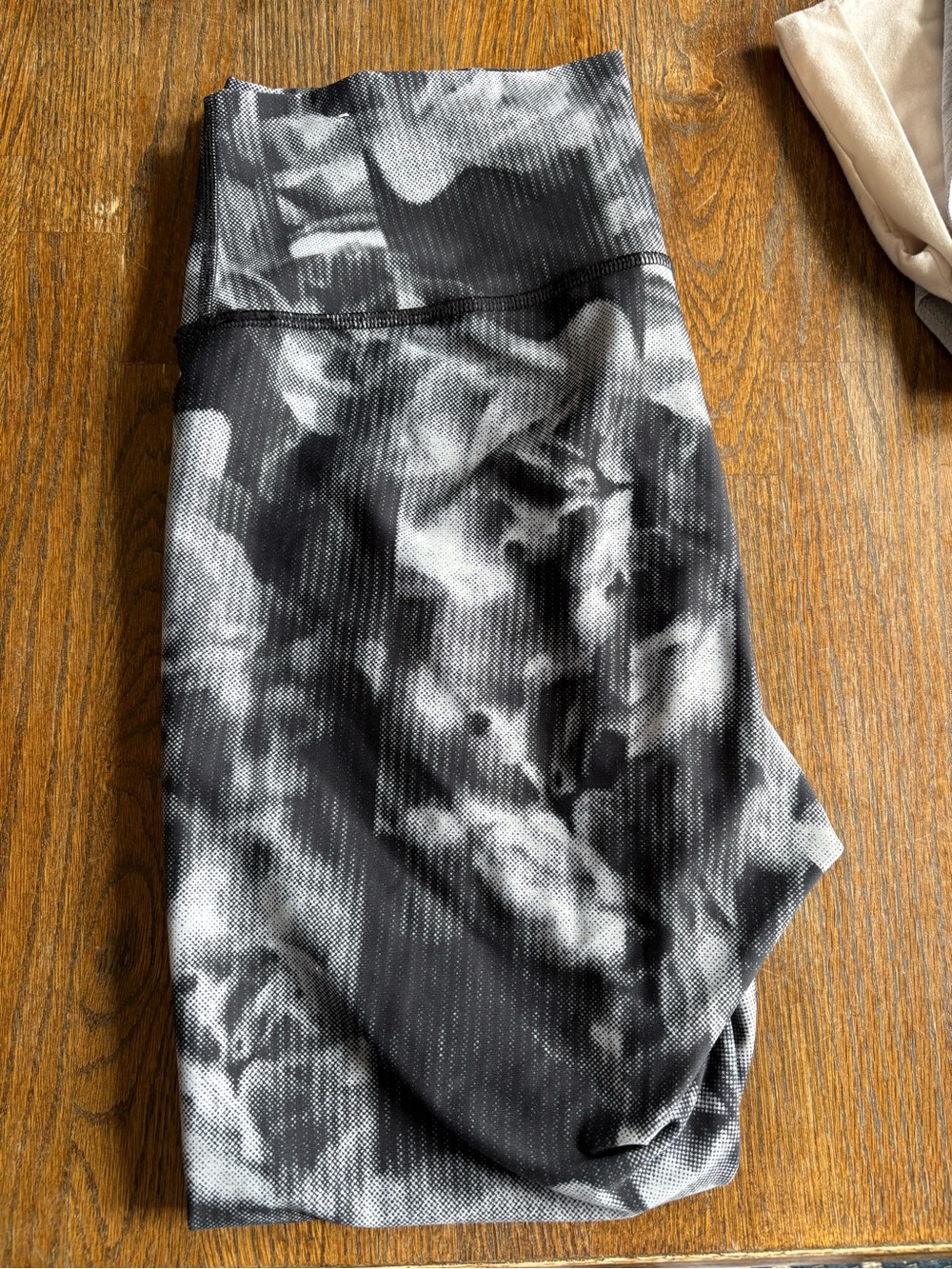 Old Navy Black and White Active Tie-Dye Leggings